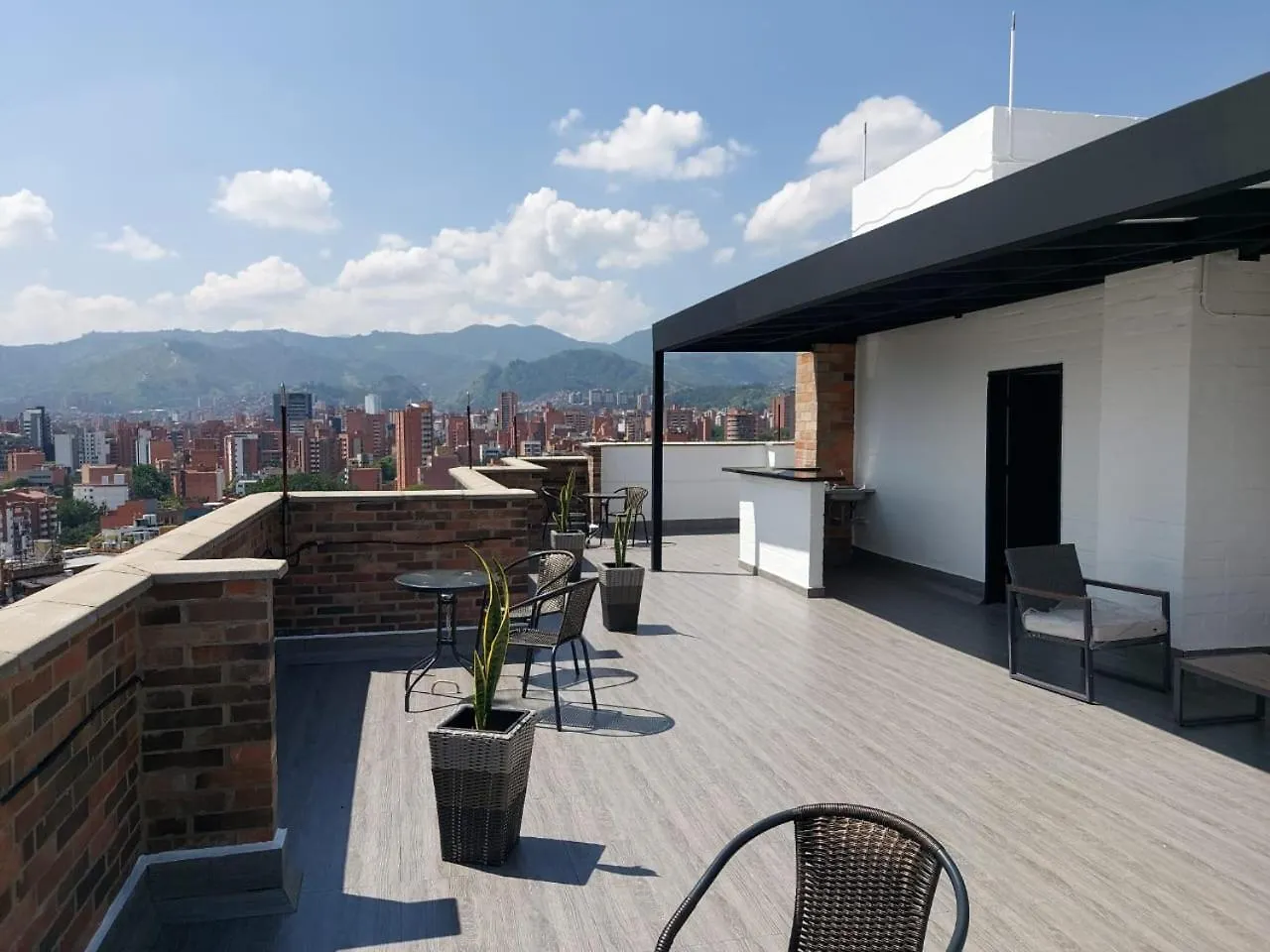 Penthouse Rooftop Terrace Gem In The Sky-Laureles 麦德林 公寓