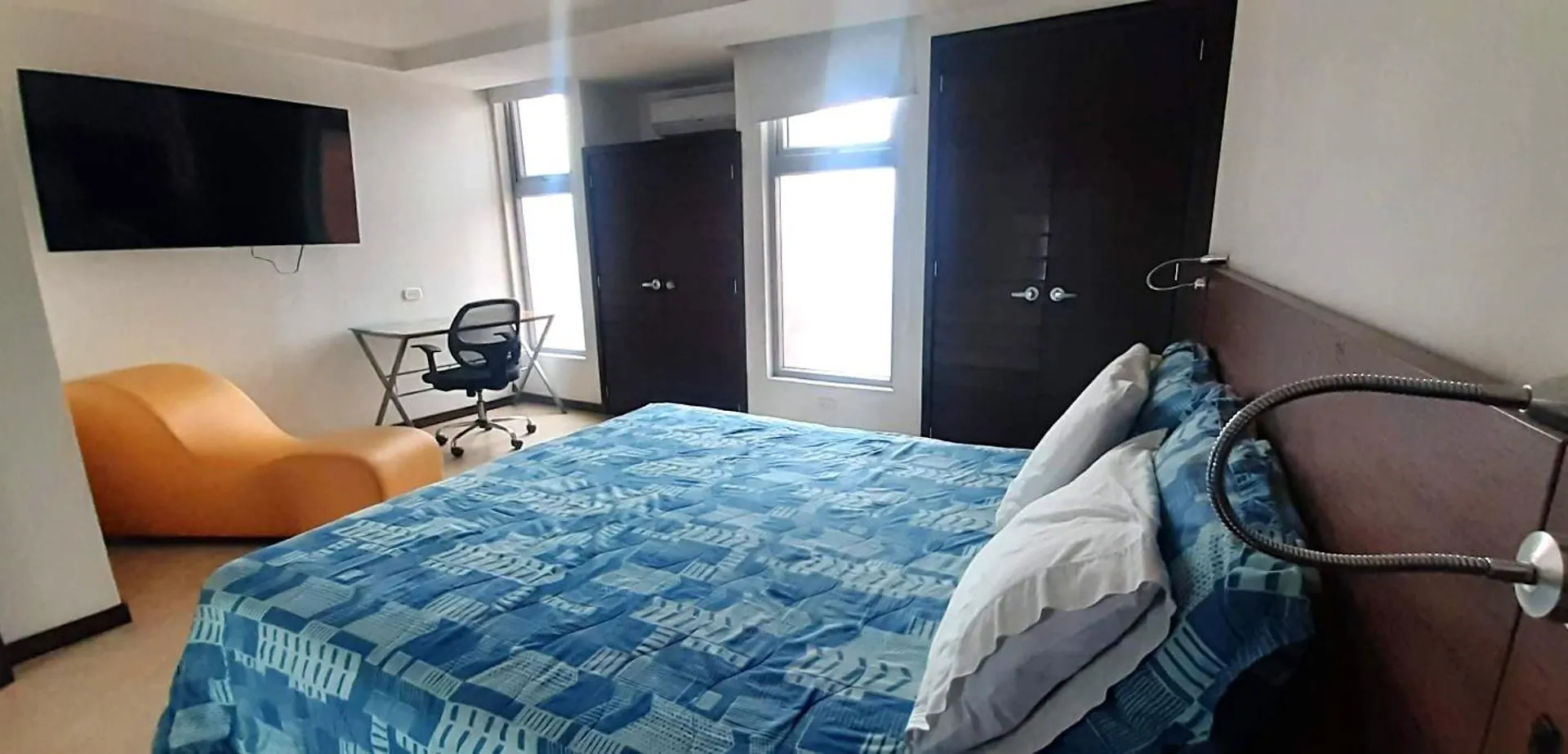 Penthouse Rooftop Terrace Gem In The Sky-Laureles Medellín Apartamento